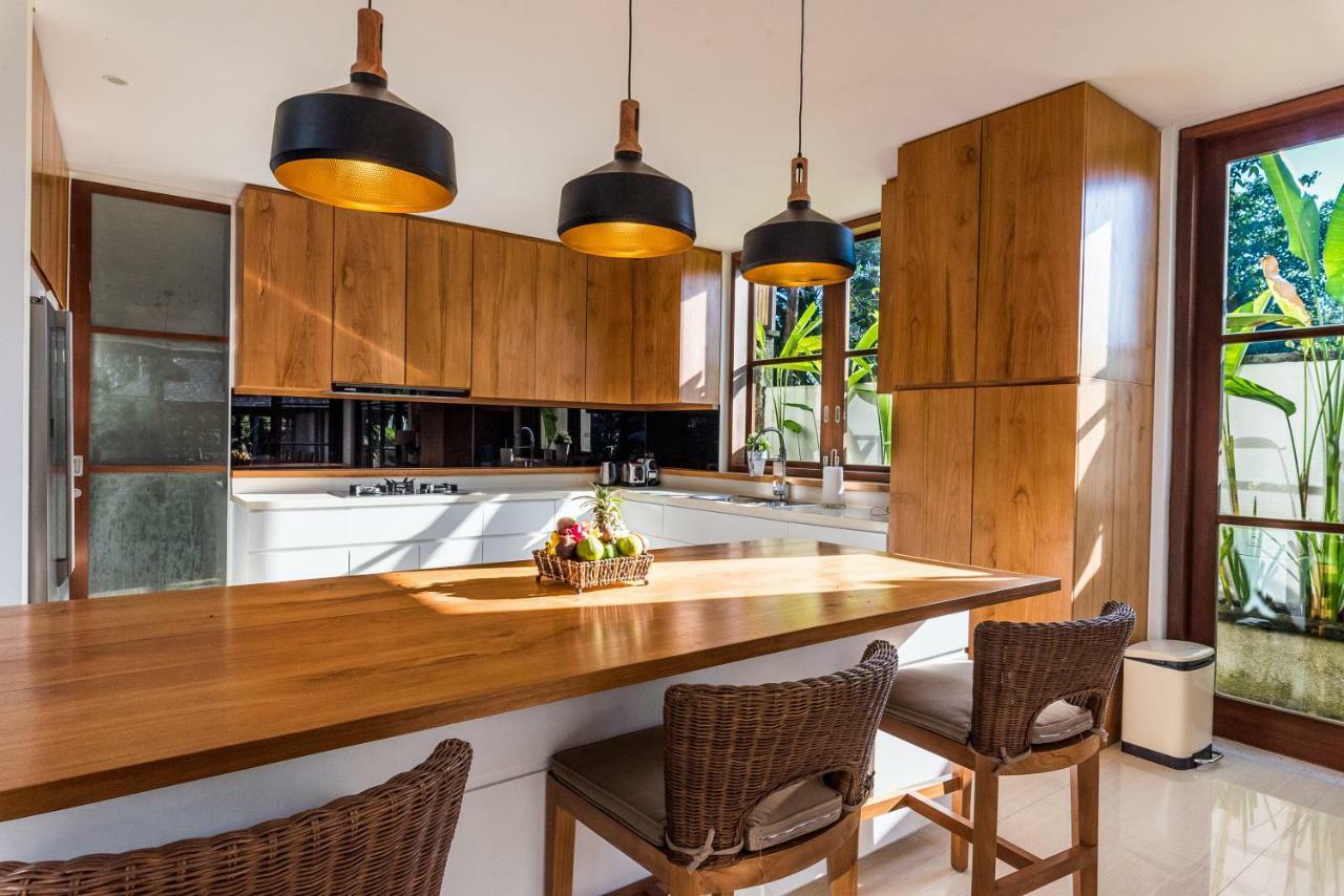 Villa Rusa Biru - Modern Villa With Private Pool And Cook In The Heart Of Berawa Canggu Exteriör bild